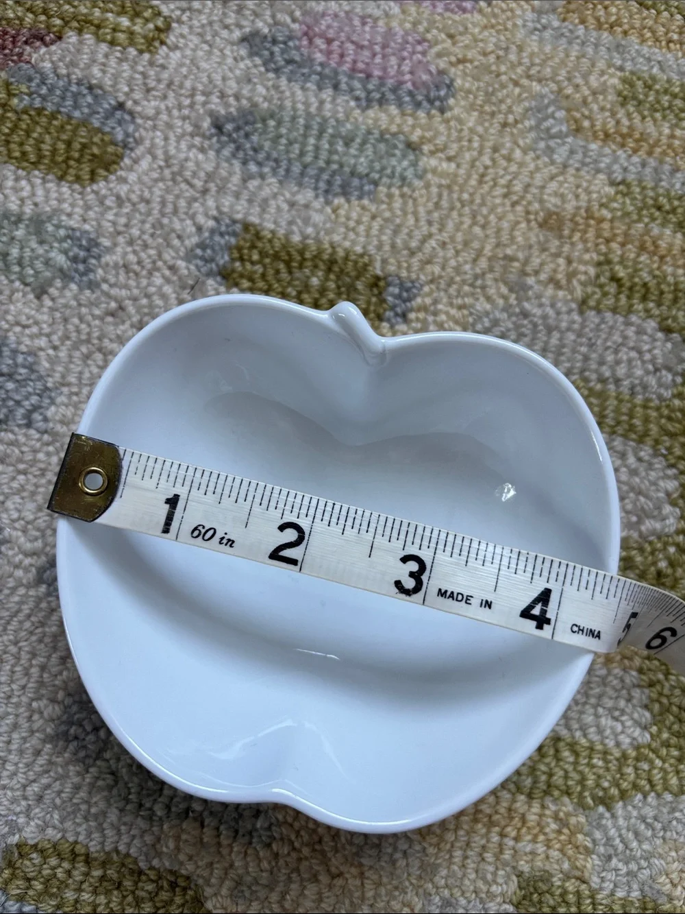 Crate & Barrel Small apple-shaped bowl EUC white porcelain
